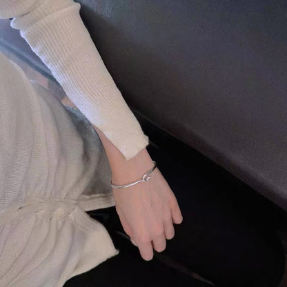 hook bangle (B5)