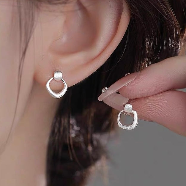 square pierce (P23)